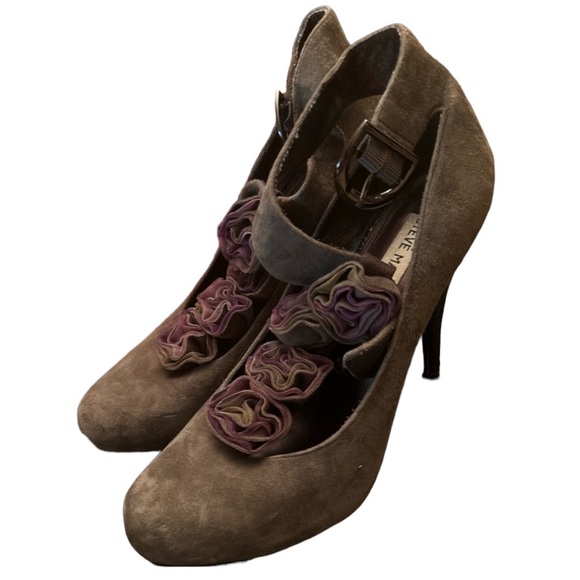 store in NYC Shoes - Gray suede ankle strap size 8 plum colored rosettes.
